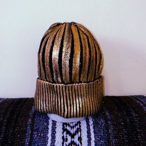 METALLIC GOLD BEANIE